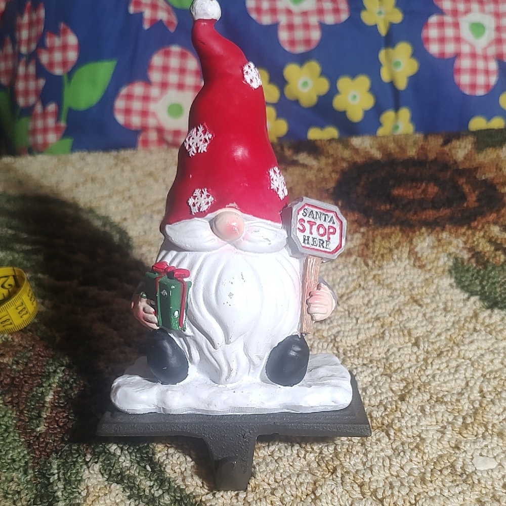 Festive Gnome with Red Hat and Gift Stocking Holder Khols